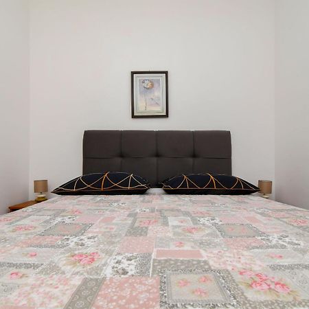 Apartments Biserka - 50 M From Beach Trogir Dış mekan fotoğraf