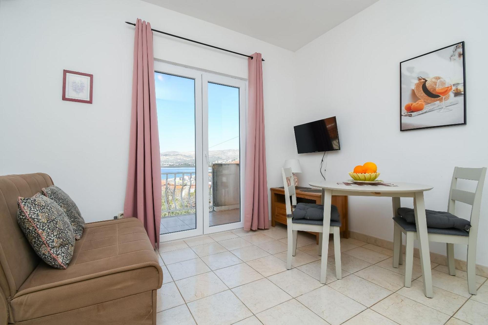 Apartments Biserka - 50 M From Beach Trogir Dış mekan fotoğraf