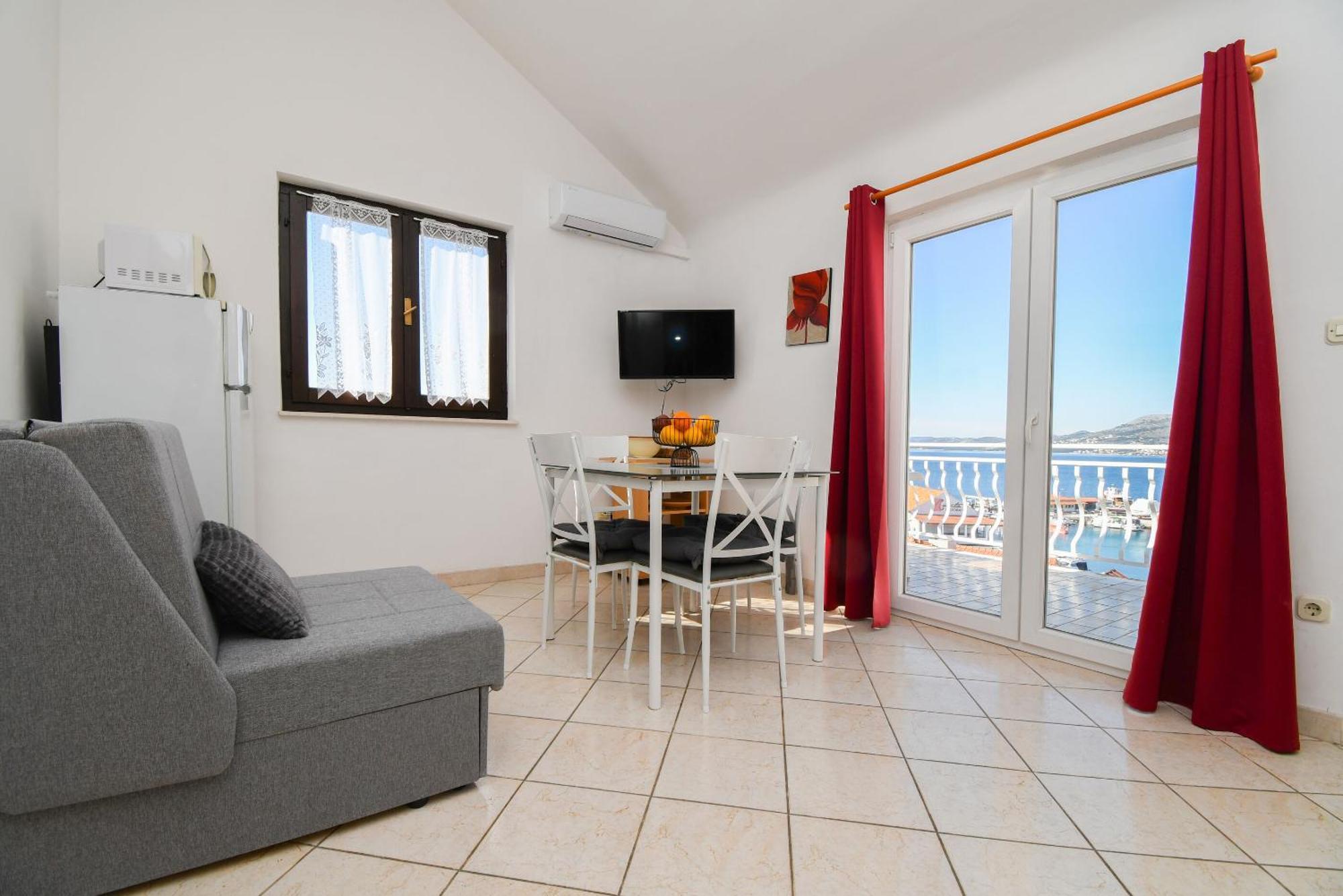 Apartments Biserka - 50 M From Beach Trogir Dış mekan fotoğraf