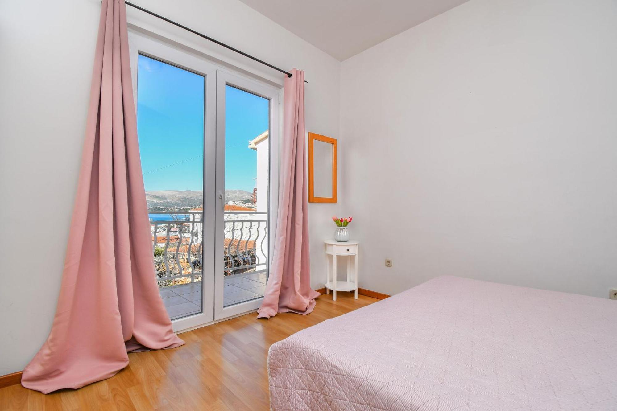 Apartments Biserka - 50 M From Beach Trogir Dış mekan fotoğraf