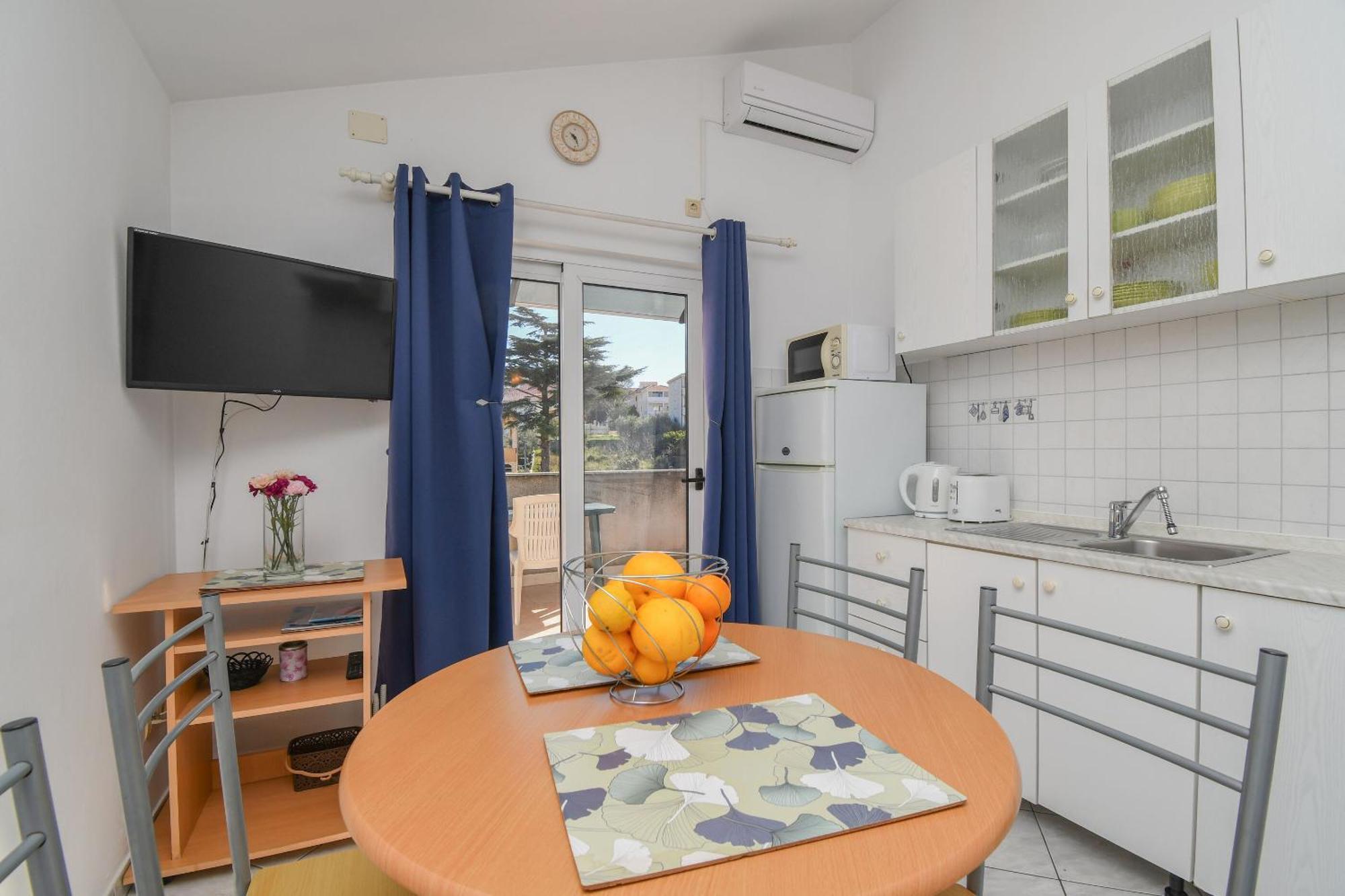 Apartments Biserka - 50 M From Beach Trogir Dış mekan fotoğraf