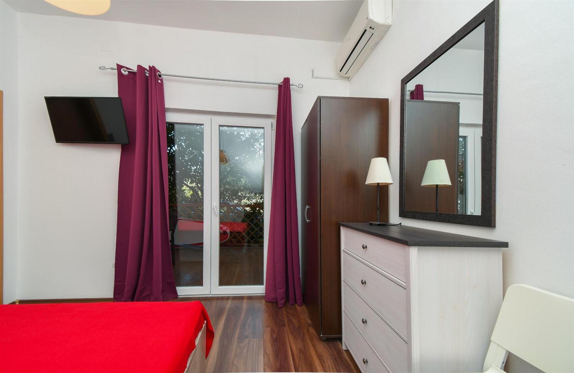 Apartments Biserka - 50 M From Beach Trogir Dış mekan fotoğraf