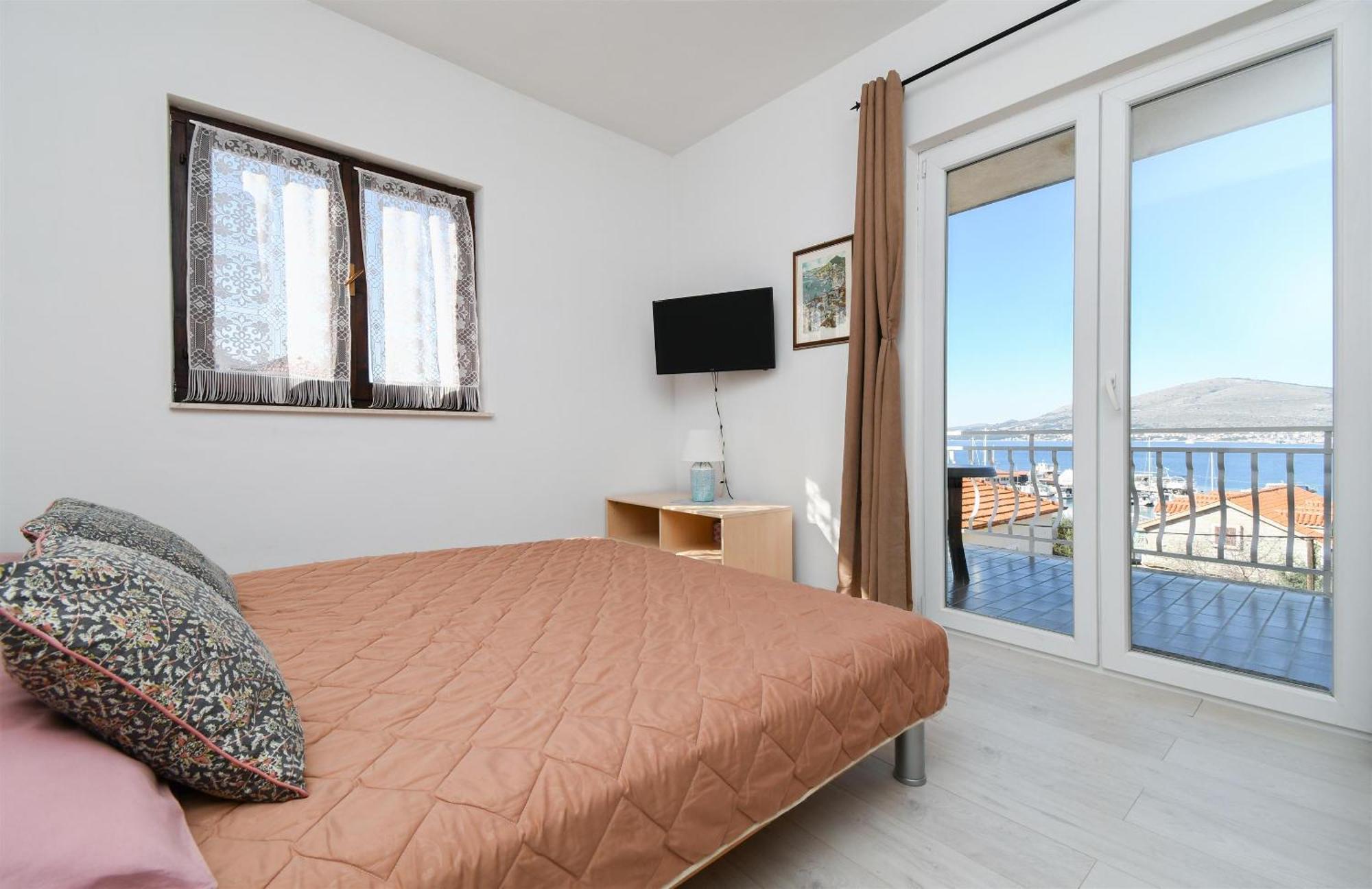Apartments Biserka - 50 M From Beach Trogir Dış mekan fotoğraf
